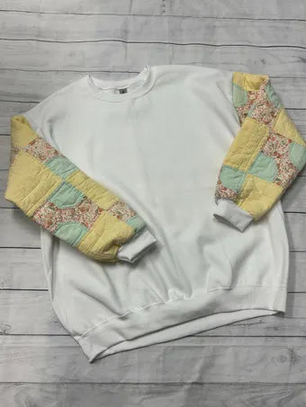 Vintage Quilt Sleeve Sweatshirt - white in size XL